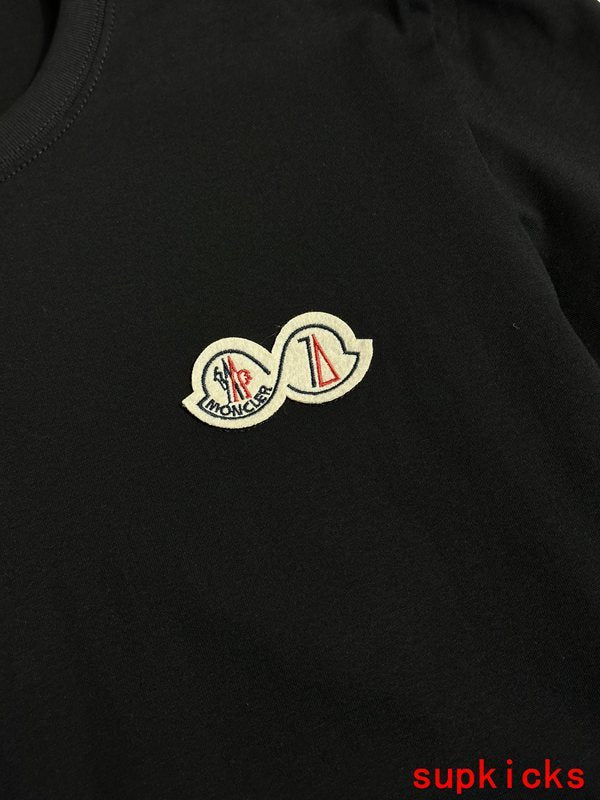 Moncler Luxury Cloth