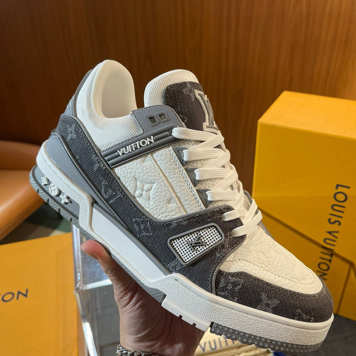 LOU TRAINERS ND