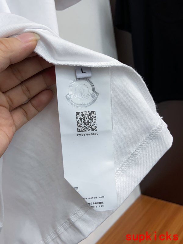Moncler Luxury Cloth