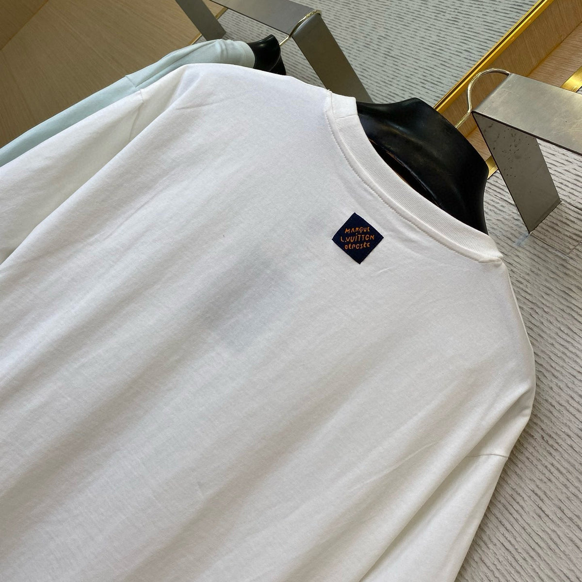 LOU T-SHIRT