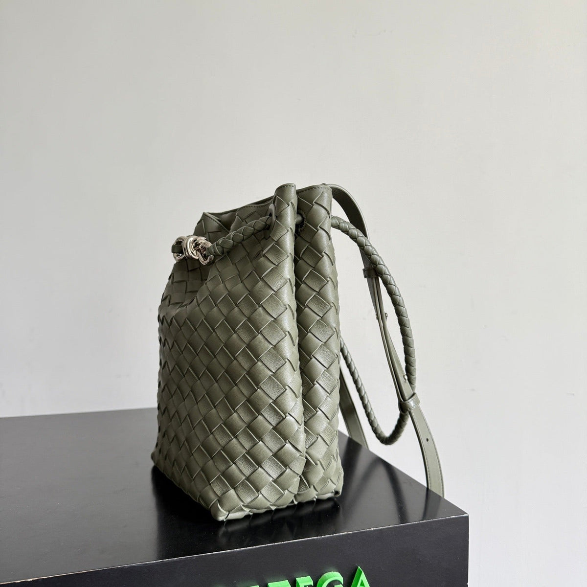 BOTT V ANDIAMO BUCKET BAG