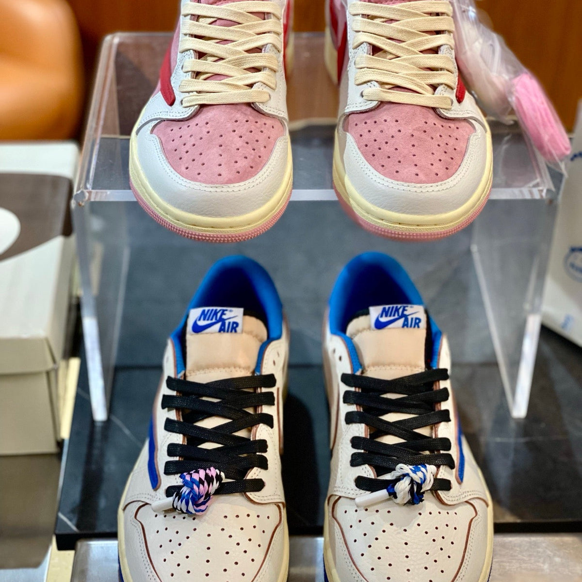 TRAVIS S x JORDAN 1 LOW SNEAKERS