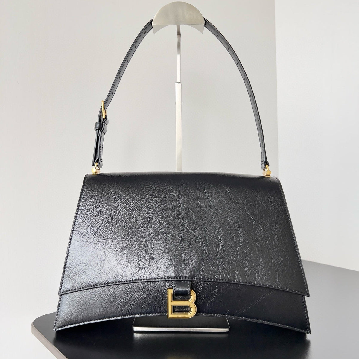 BAL MEDIUM CRUSH BAG