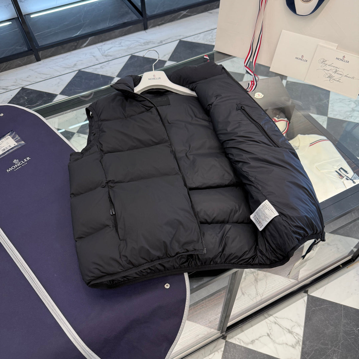 MONC ALMAZ VEST