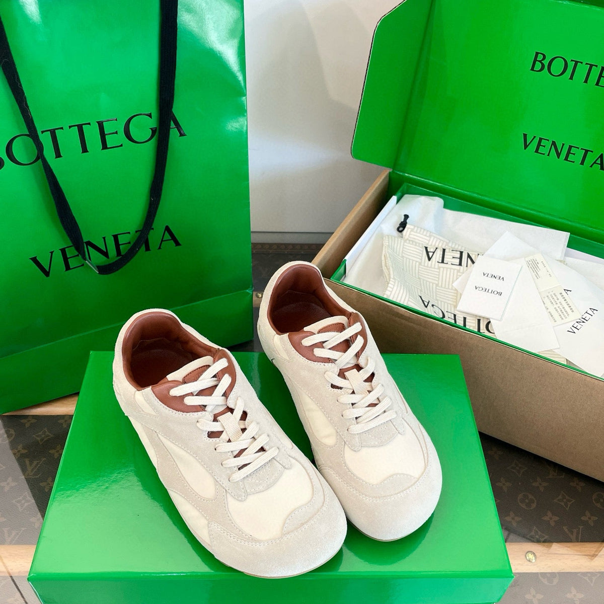 BOTT V ORBIT SNEAKER