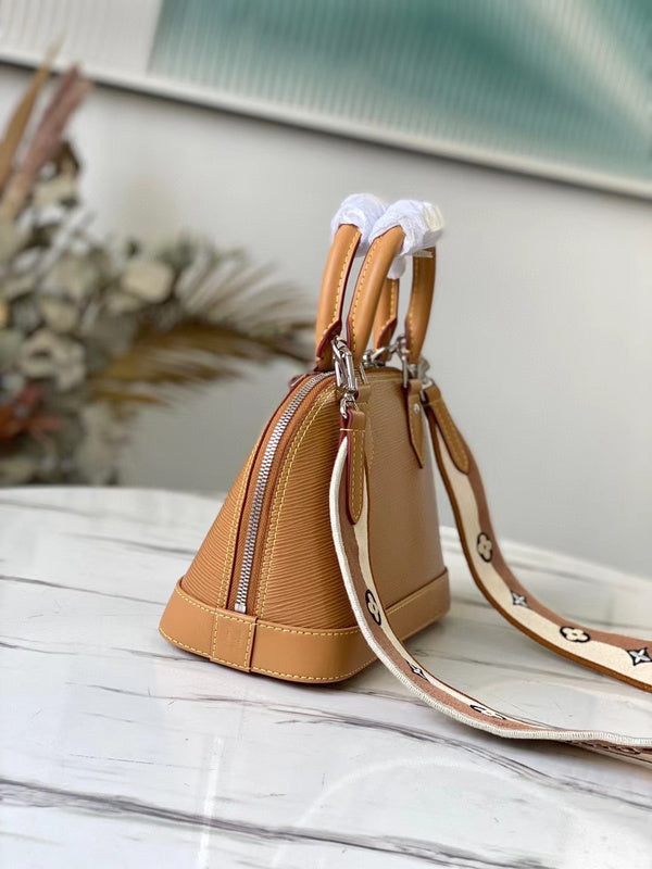 I W Fashion Lu-Vi bags - 17145