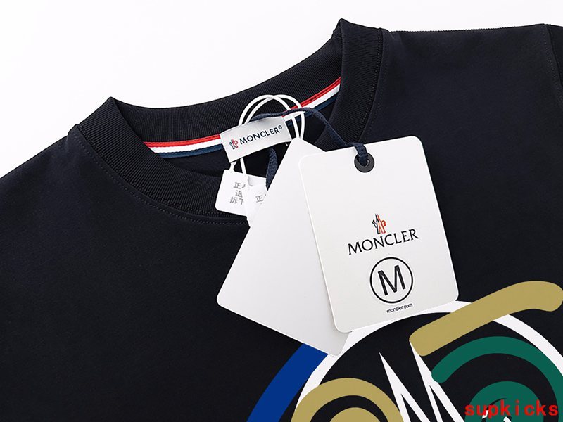 Moncler Luxury Cloth