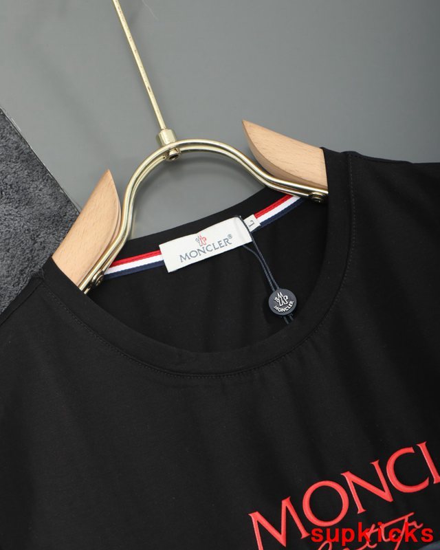 Moncler Luxury Cloth