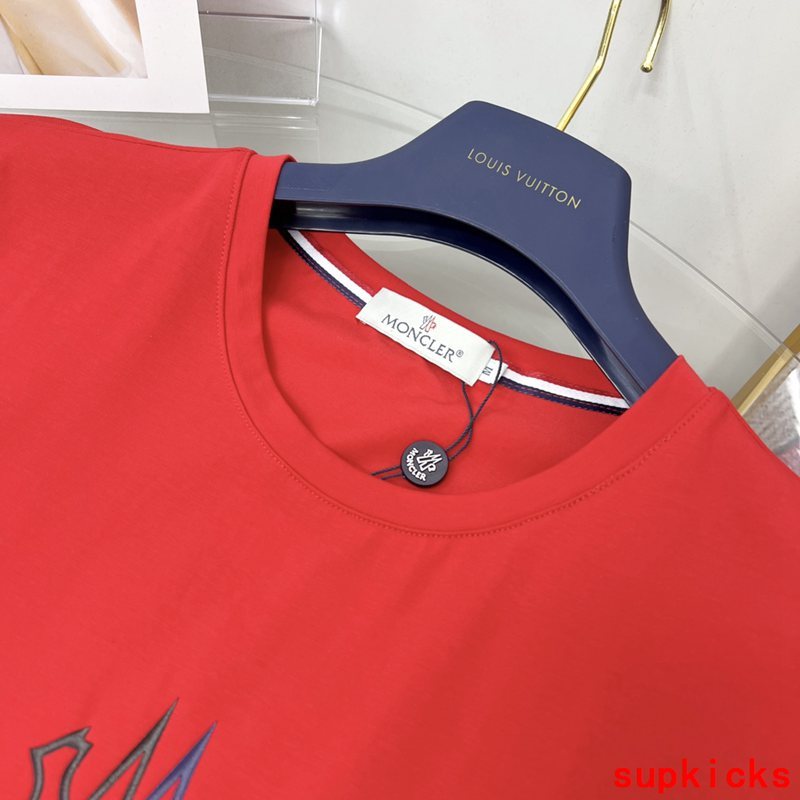 Moncler Luxury Cloth