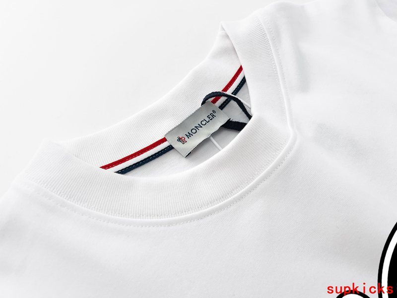 Moncler Luxury Cloth