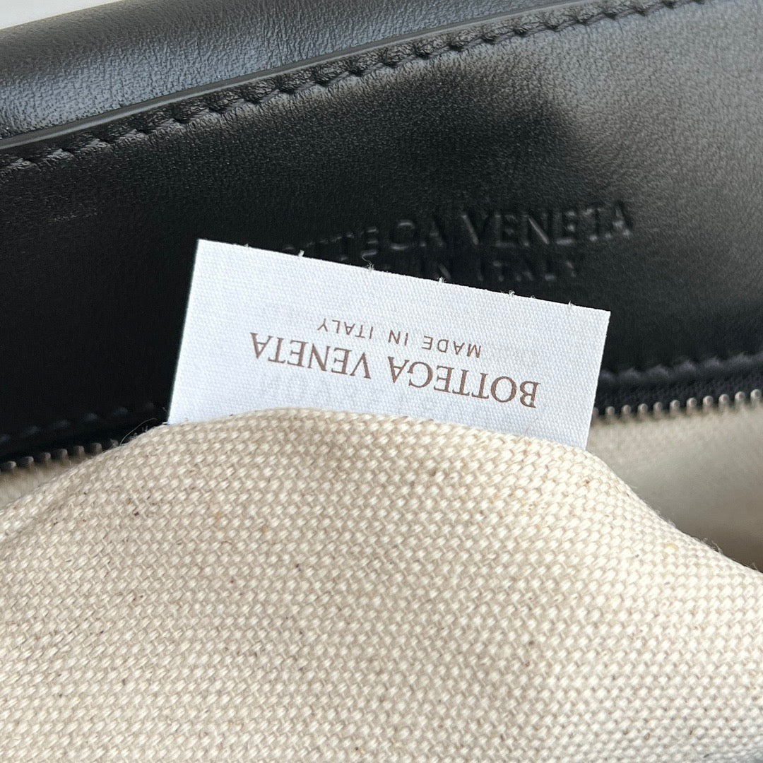BOTT V ANDIAMO MESSENGER BAG