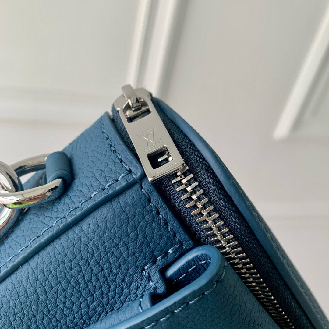 LOU PILOT WEARABLE WALLET