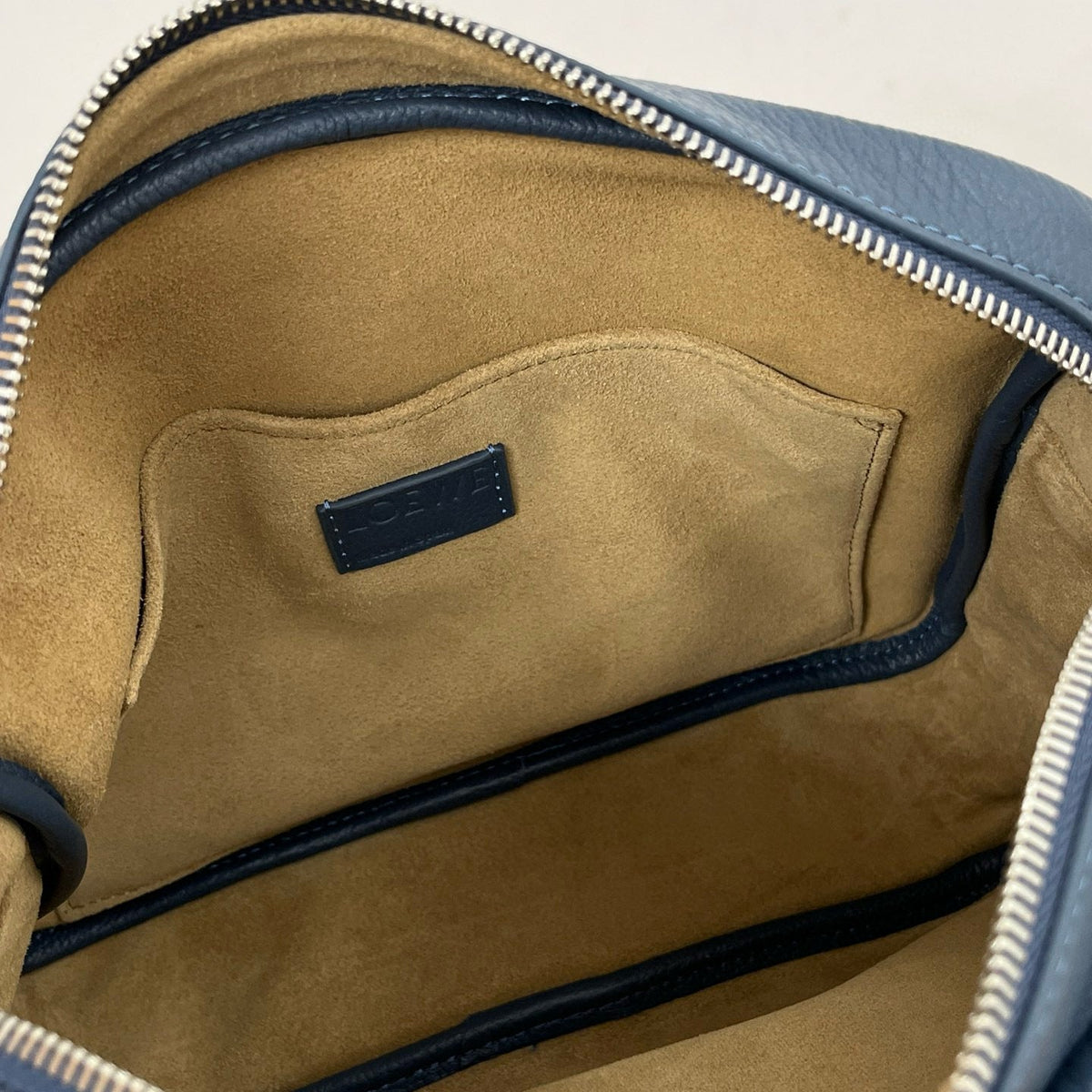 LOEW PEBBLE MESSENGER BAG