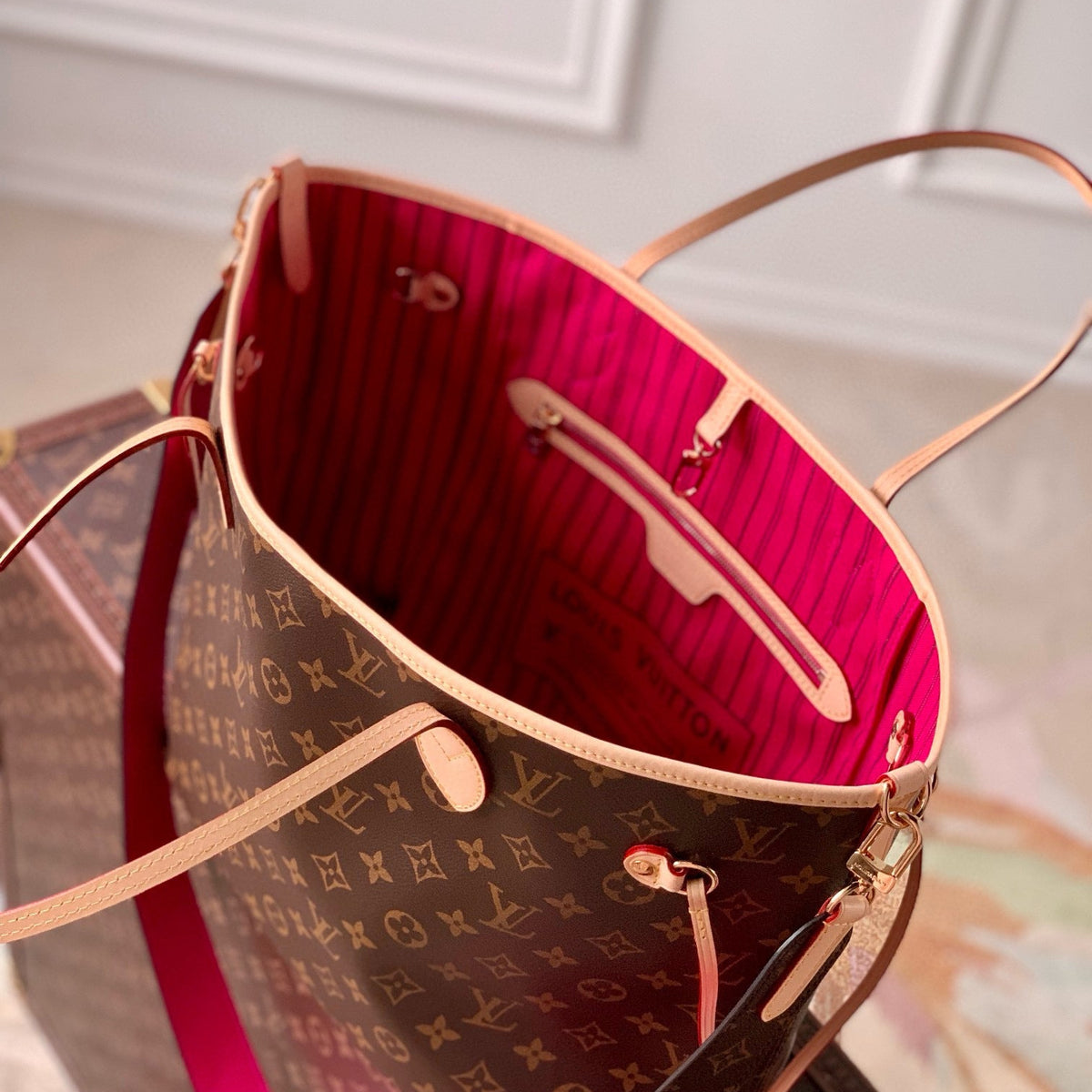 LOU NEVERFULL INSIDE OUT MM TOTE BAG