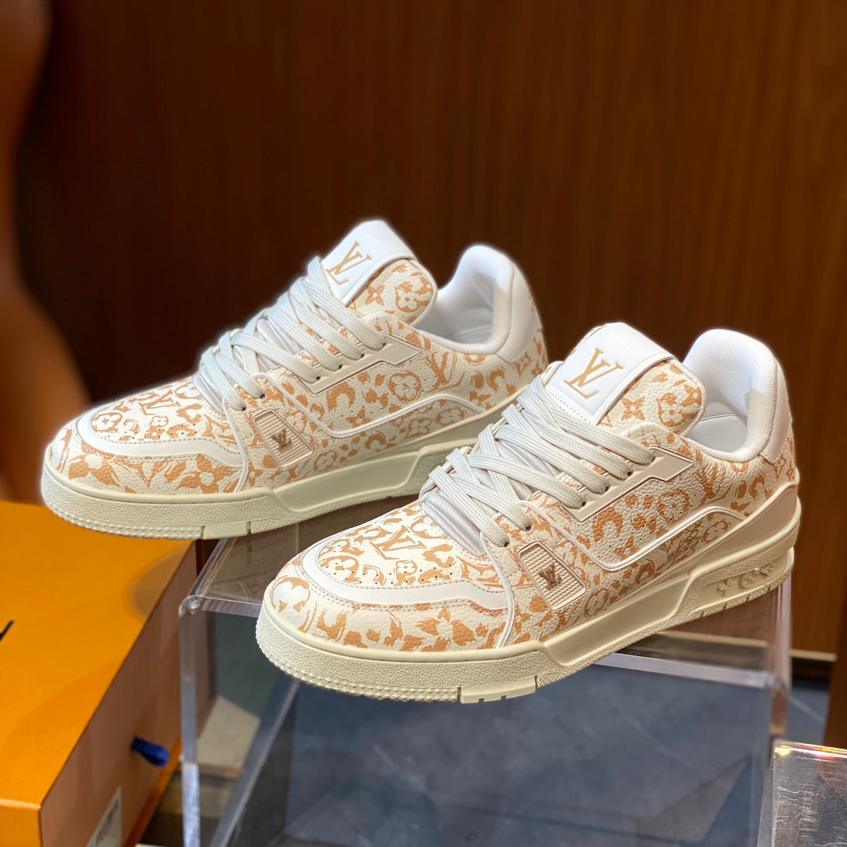 LOU TRAINERS