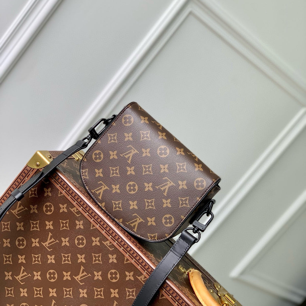 LOU MONTSOURIS MESSENGER PM BAG