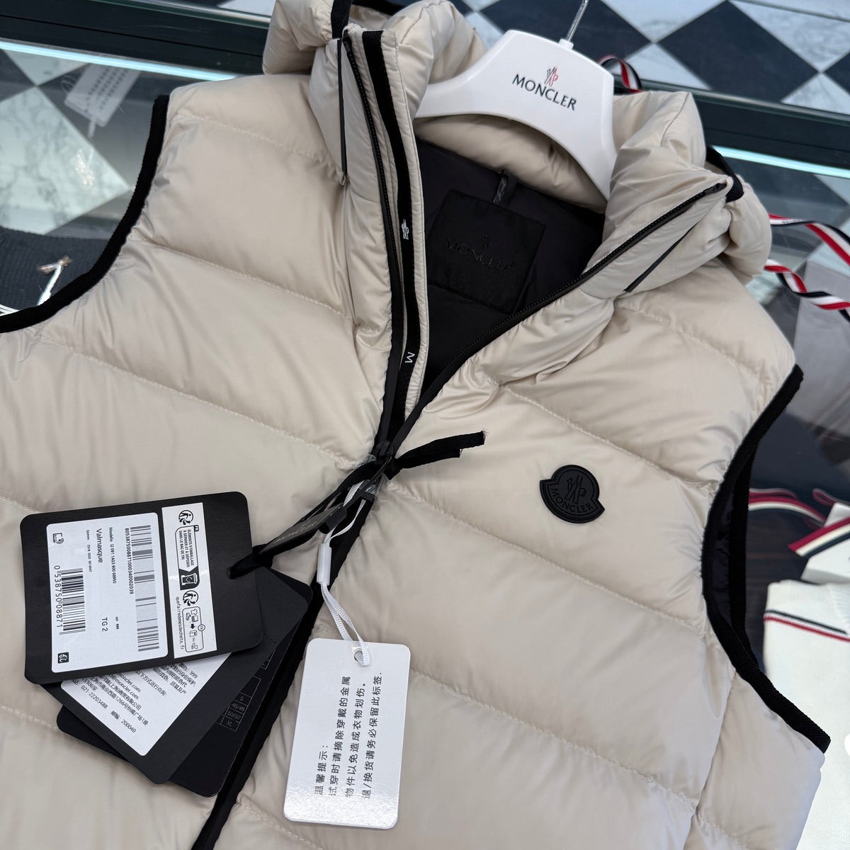 MONC VALMASQUE VEST