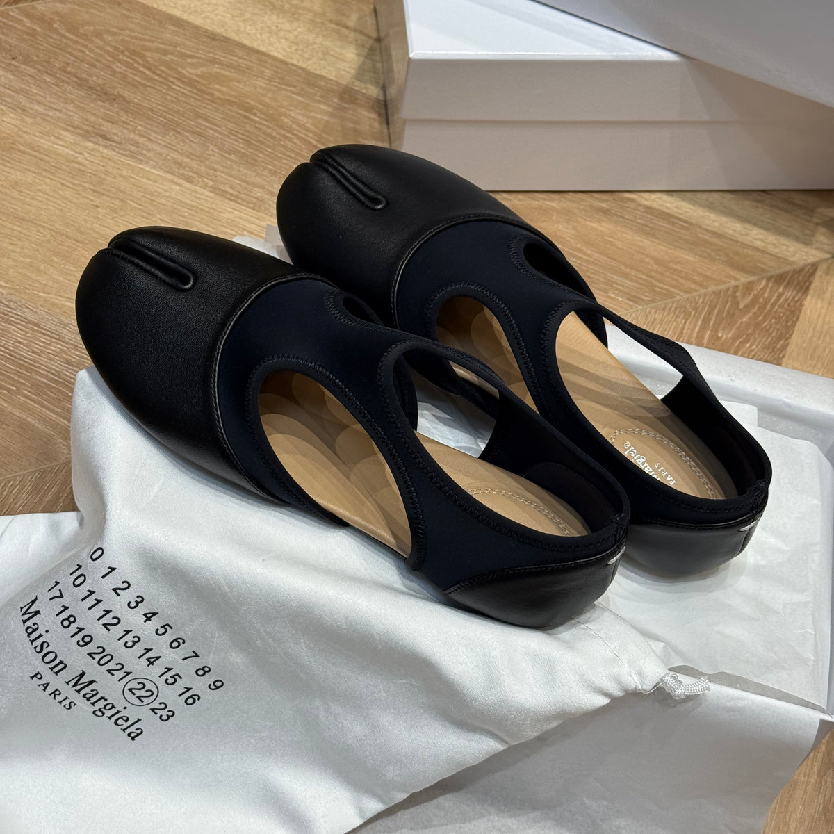 MAISON M TABI BALLET FLATS
