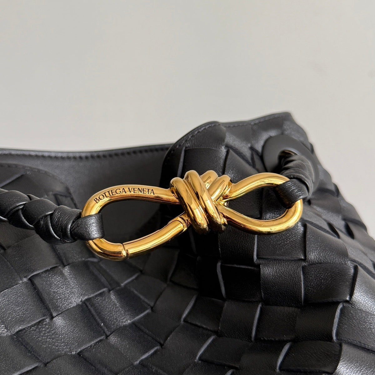 BOTT V ANDIAMO BUCKET BAG