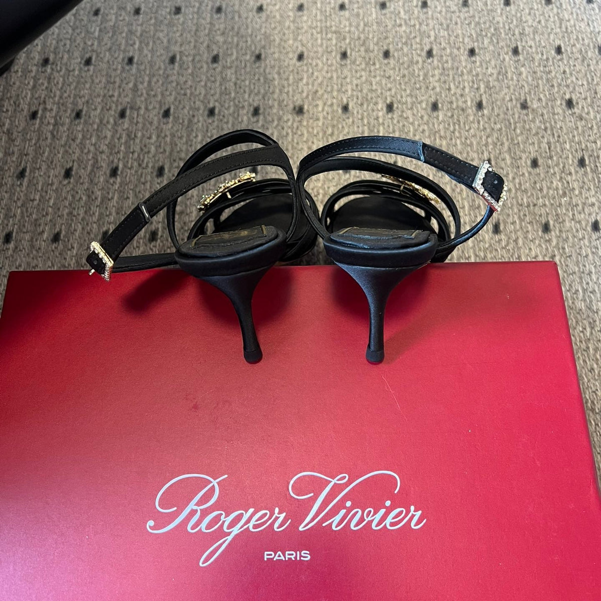 ROGER V HEELS
