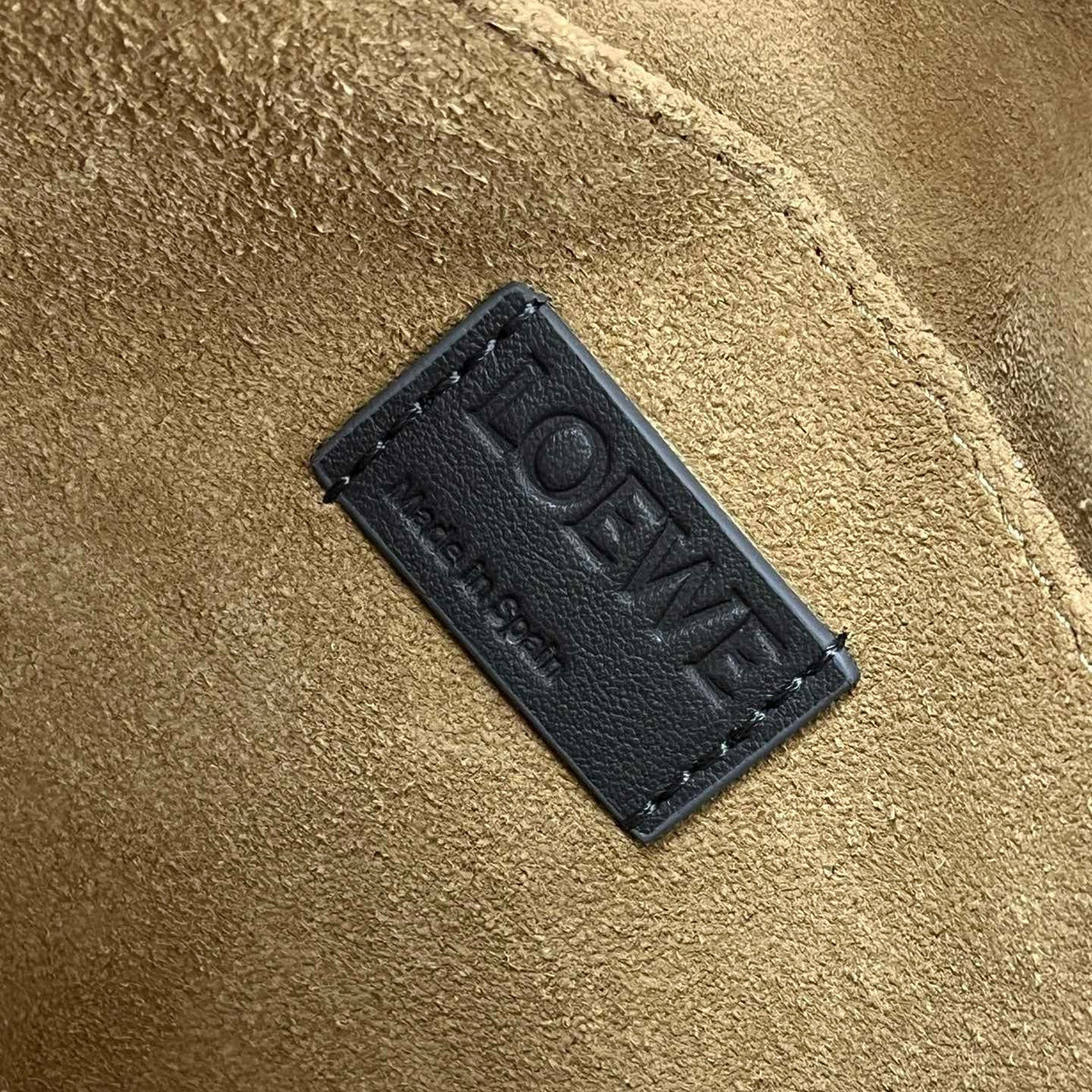 LOEW PEBBLE MESSENGER BAG