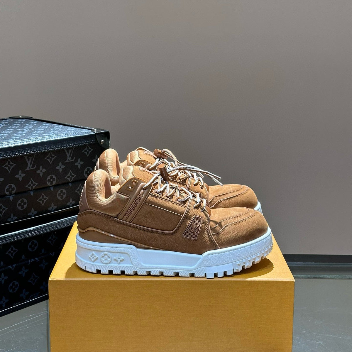 LOU TRAINERS