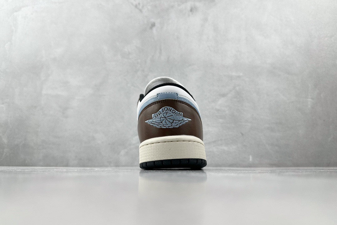 NIKE JORDAN 1GS