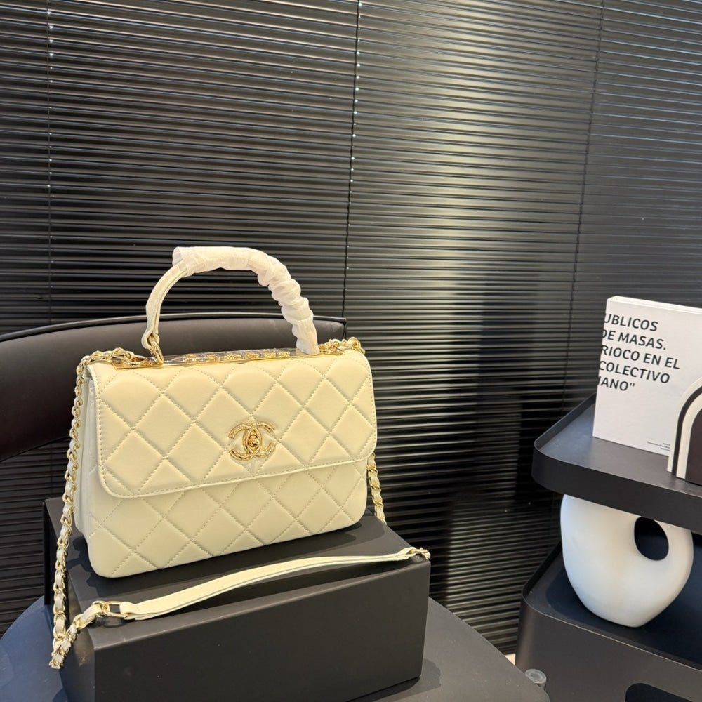 CC FLAP BAG WITH TOP HANDLE WHITE 25CM