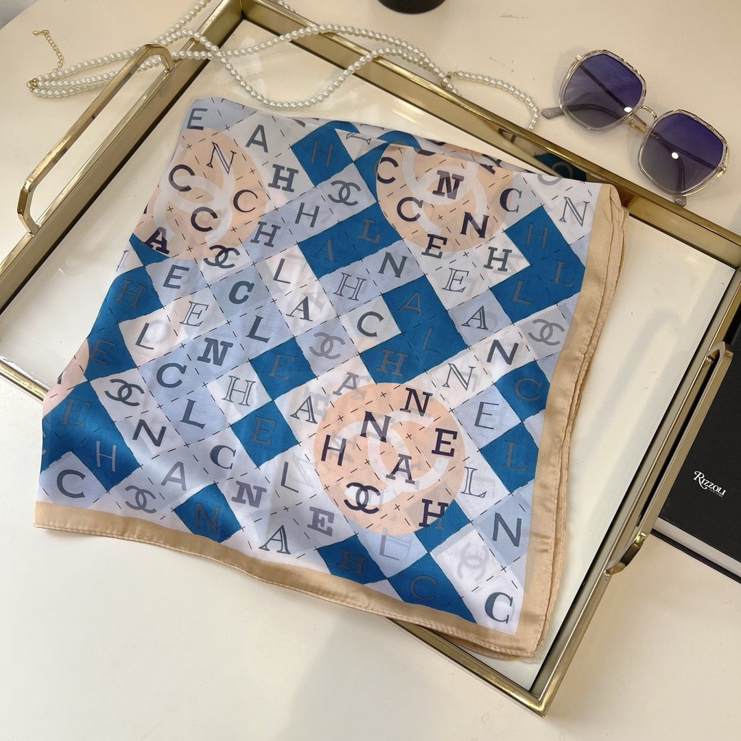 CC GEOMETRIC CC SILK SCARF BLUE AND BEIGE 70CM