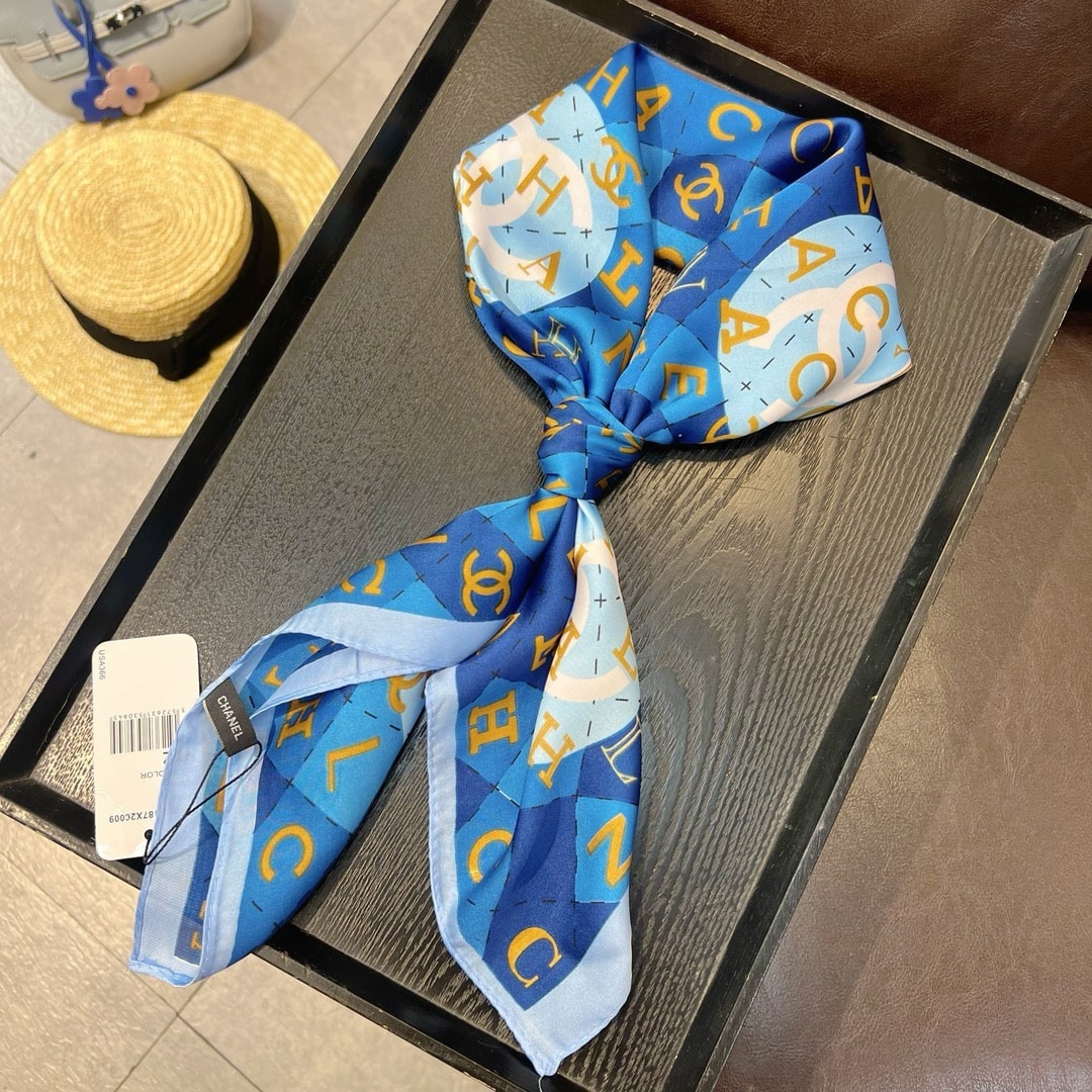 CC GEOMETRIC CC SILK SCARF BLUE AND LIGHT BLUE 70CM