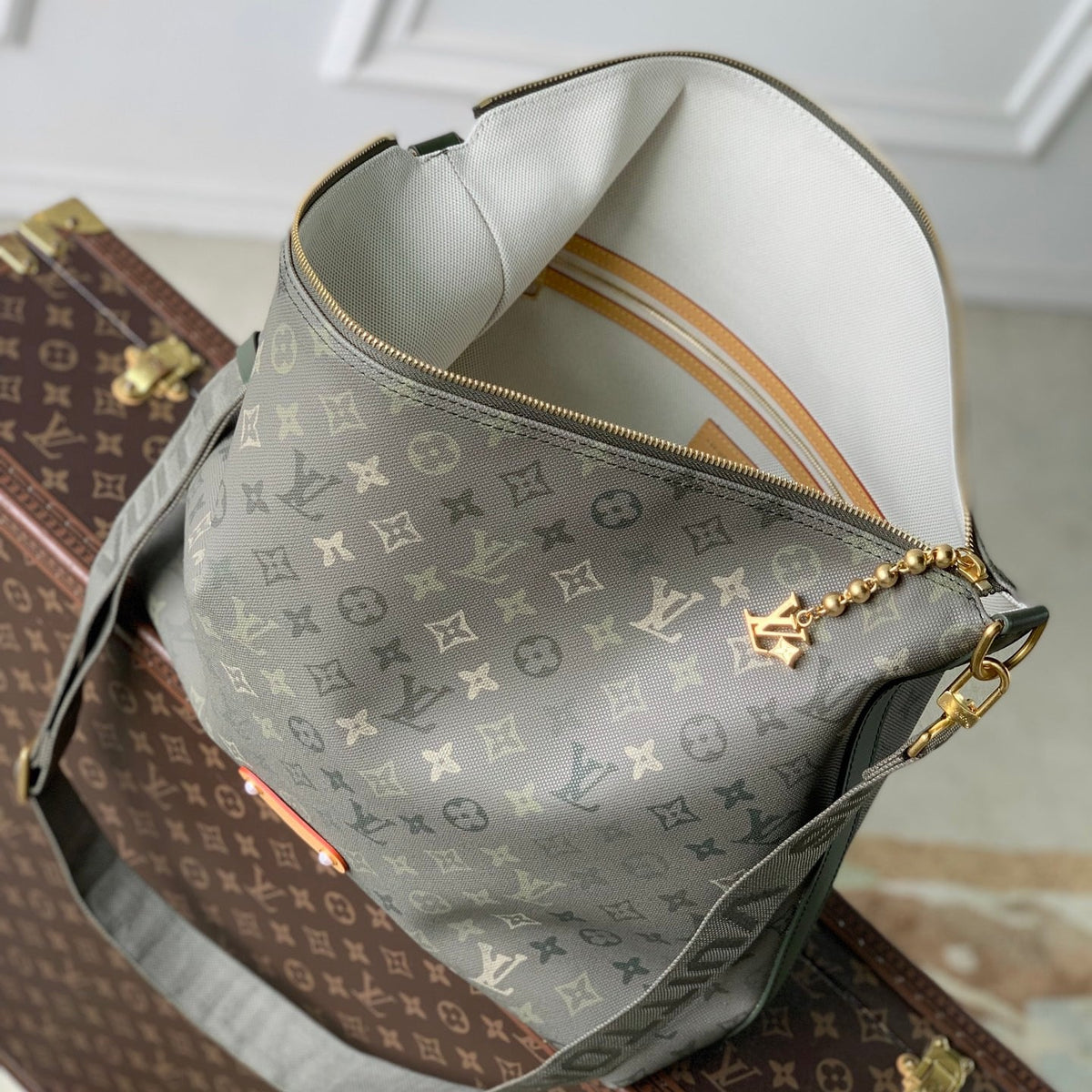 LOU VAGABOND HOBO BAG