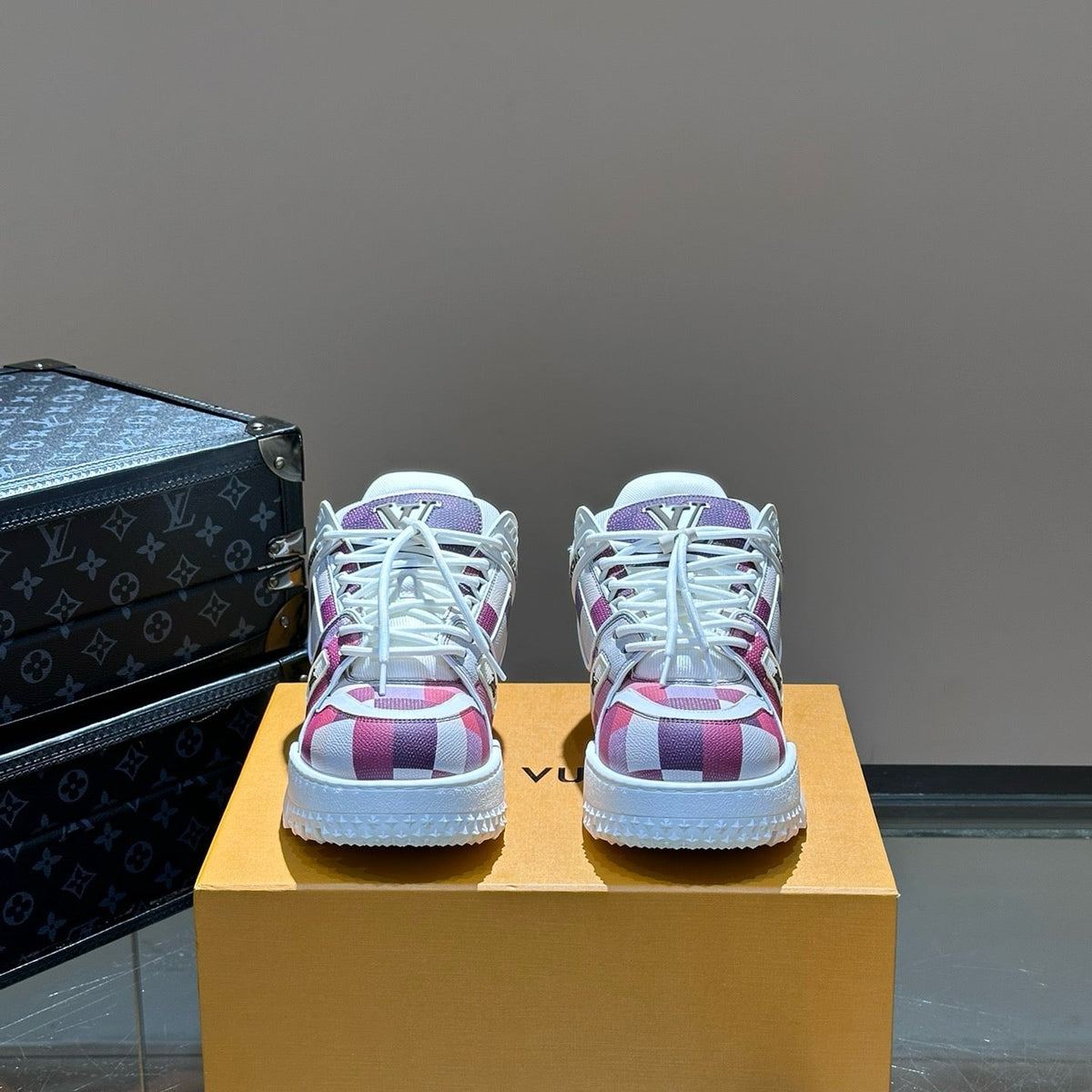 LOU TRAINERS