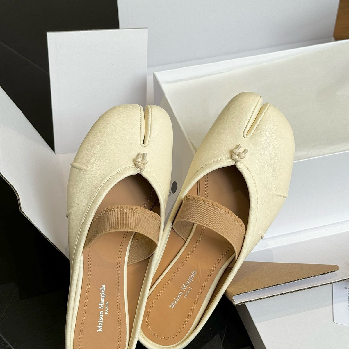 MAISON M TABI BALLET FLATS