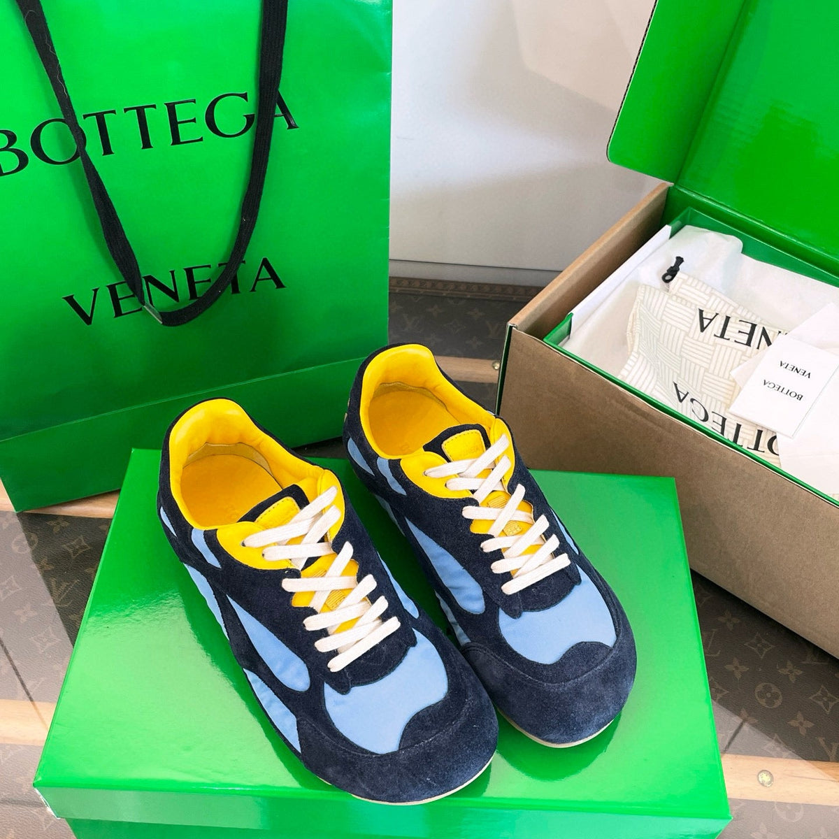 BOTT V ORBIT SNEAKER