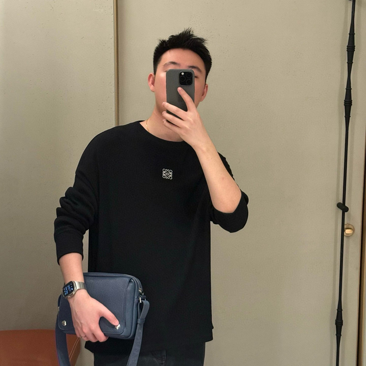 LOEW PEBBLE MESSENGER BAG