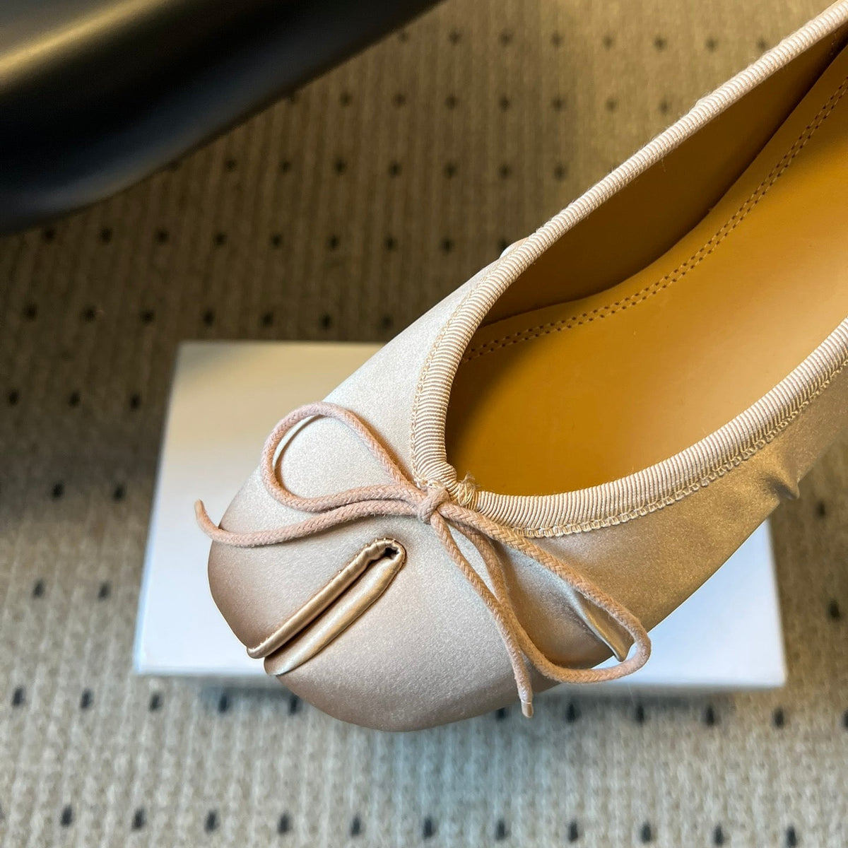 MAISON M TABI BALLET FLATS