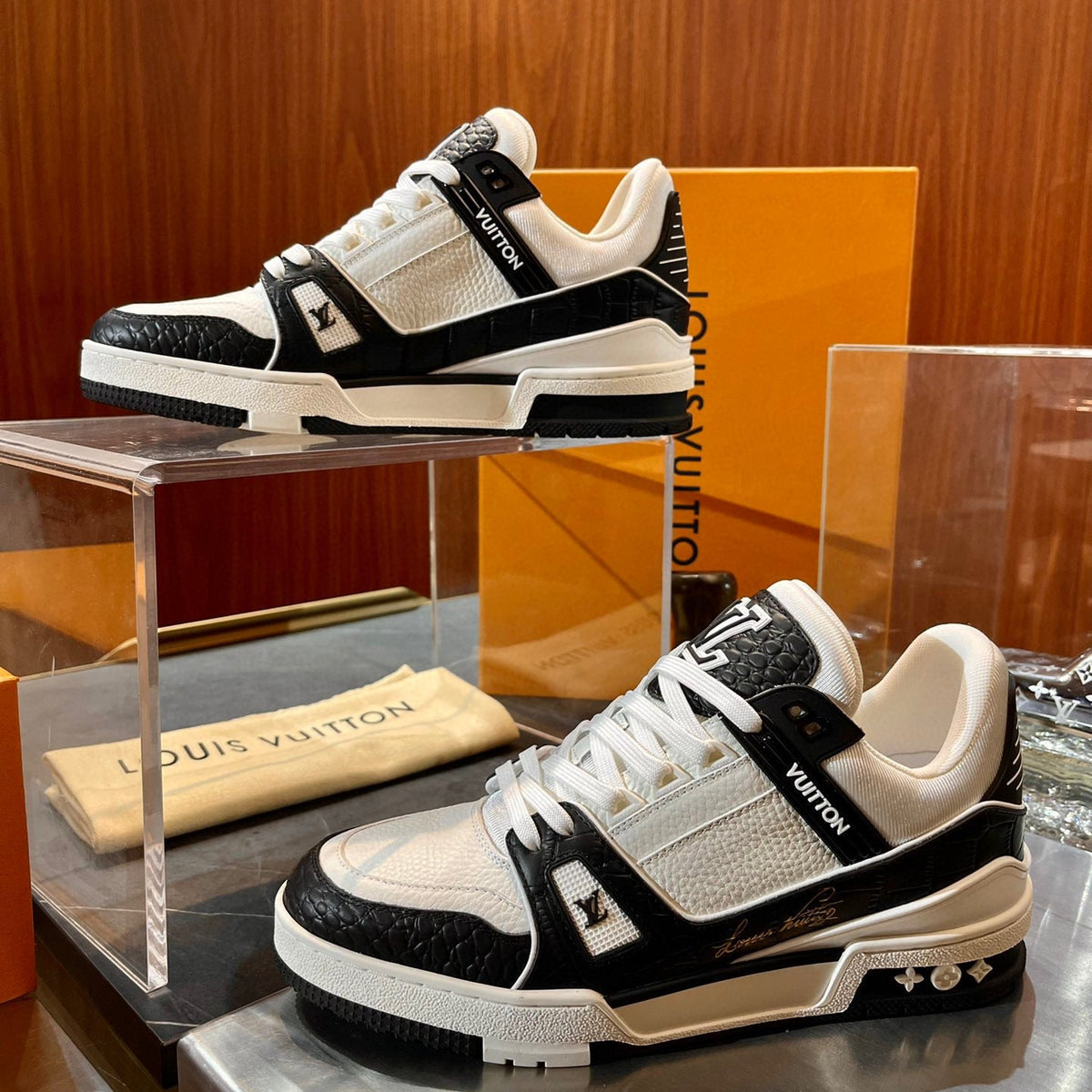 LOU TRAINERS