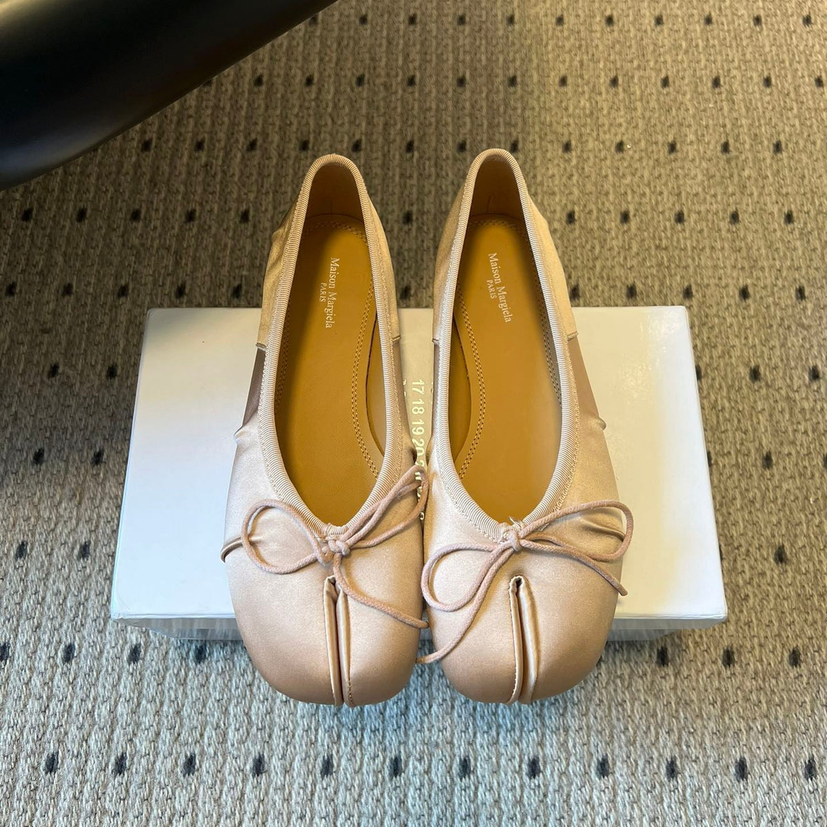 MAISON M TABI BALLET FLATS