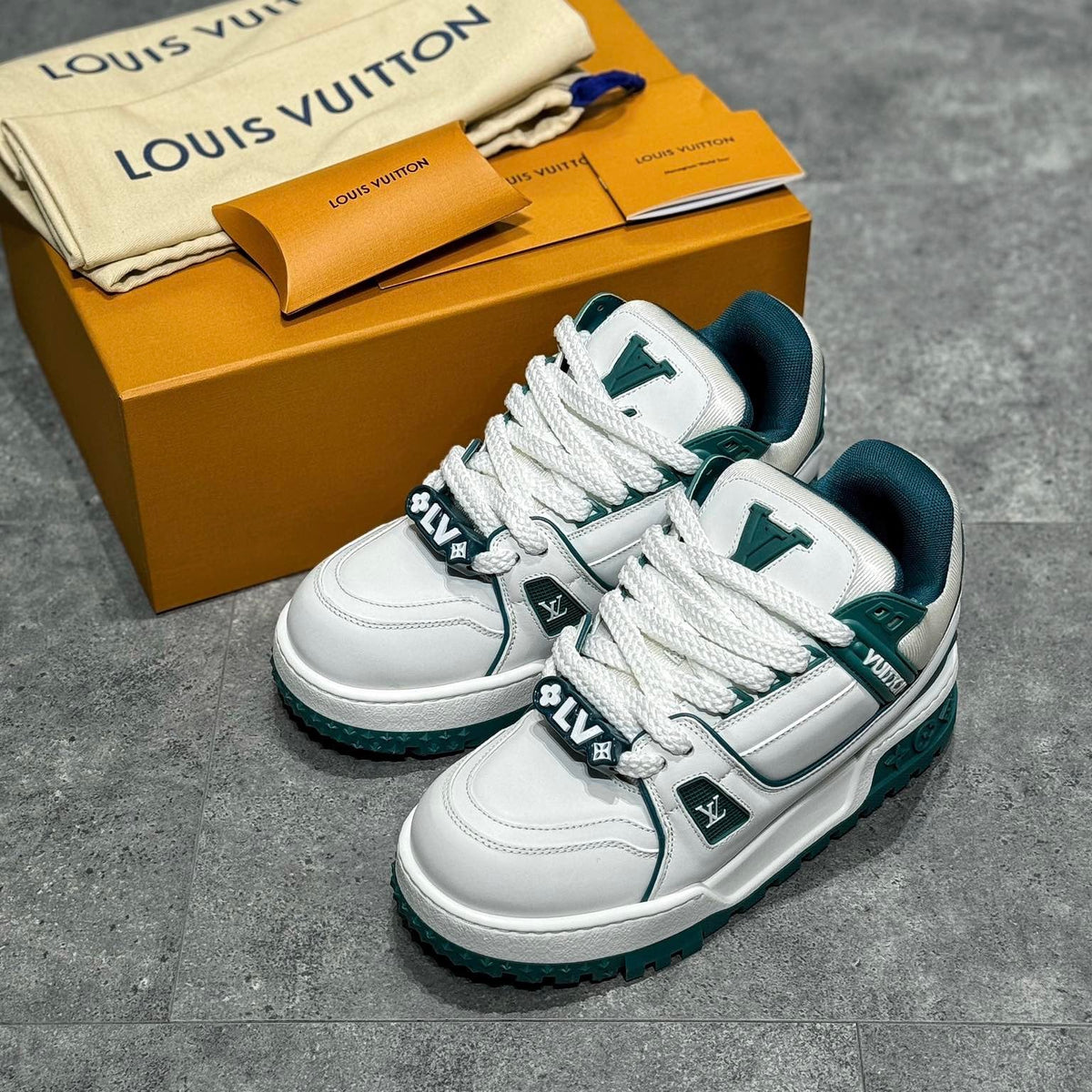LOU TRAINERS