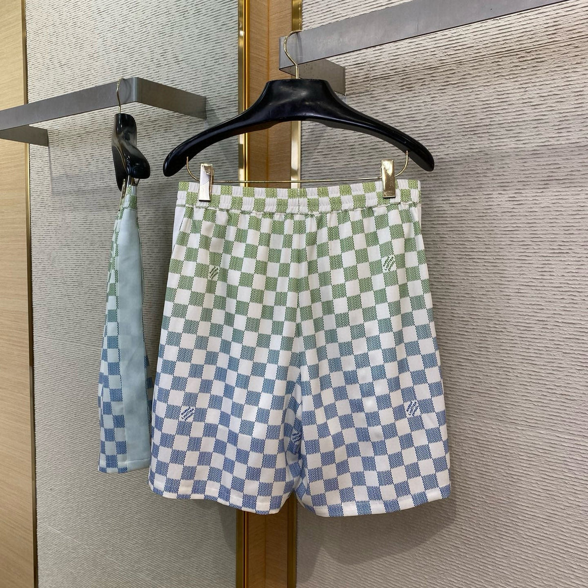 LOU SHORTS