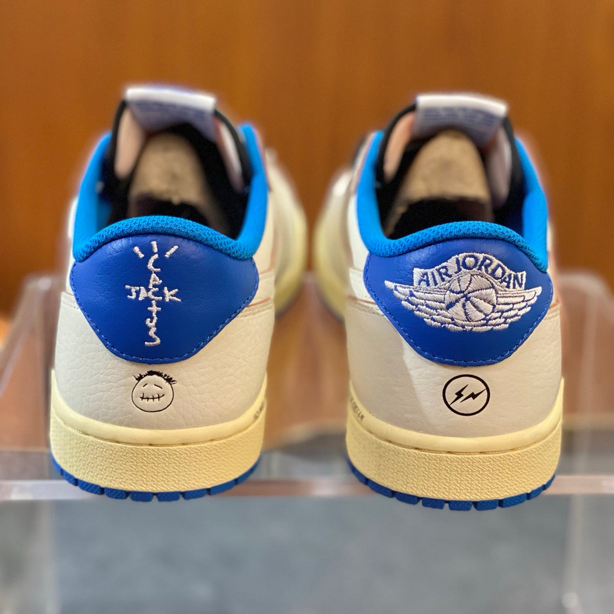 TRAVIS S x JORDAN 1 LOW SNEAKERS