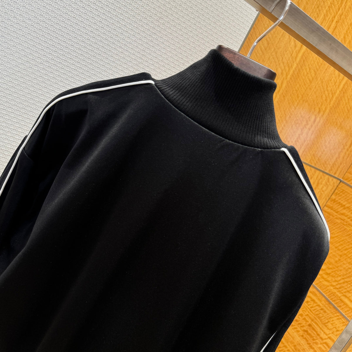 LOEW BOMBER
