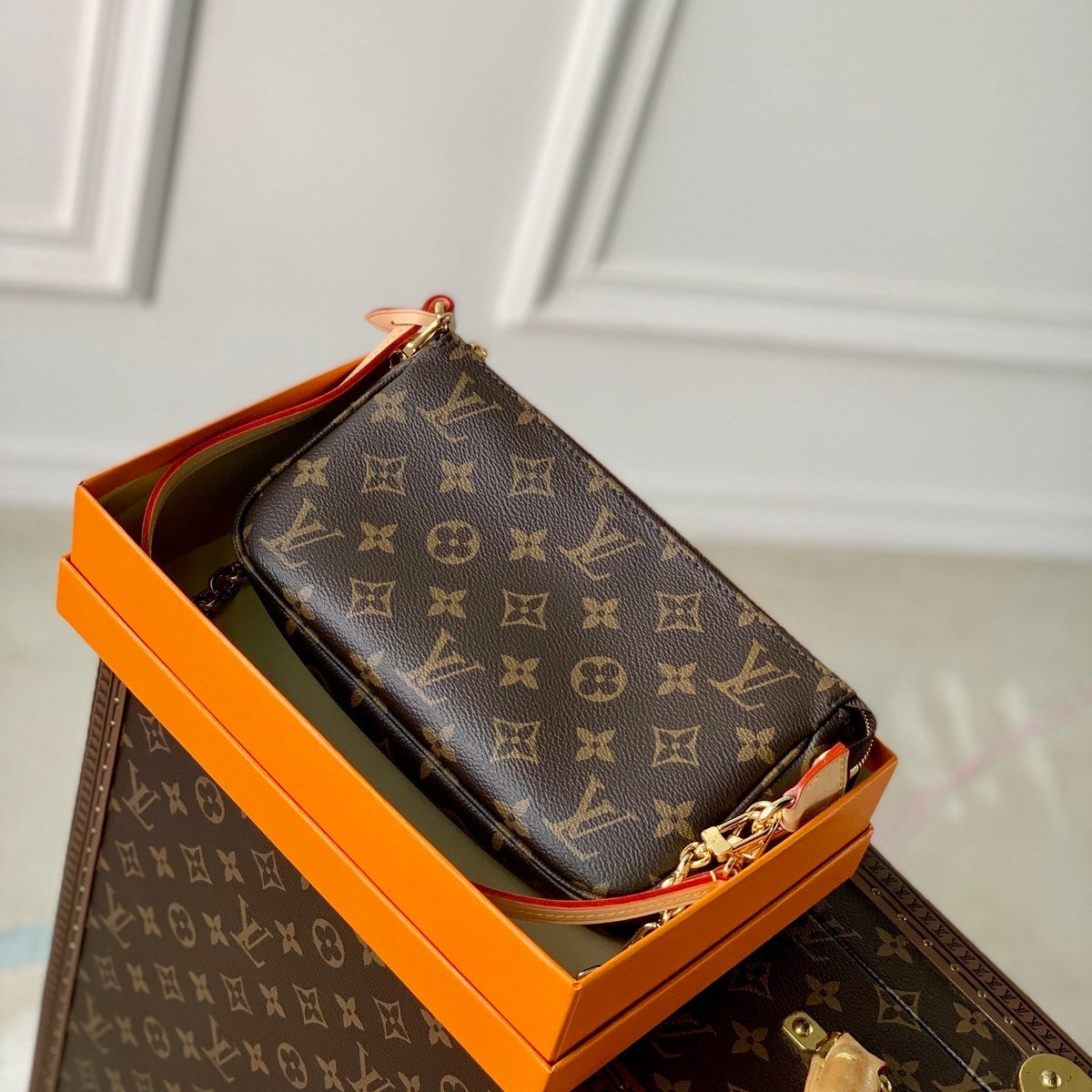 LOU POCHETTE ACCESSORIES