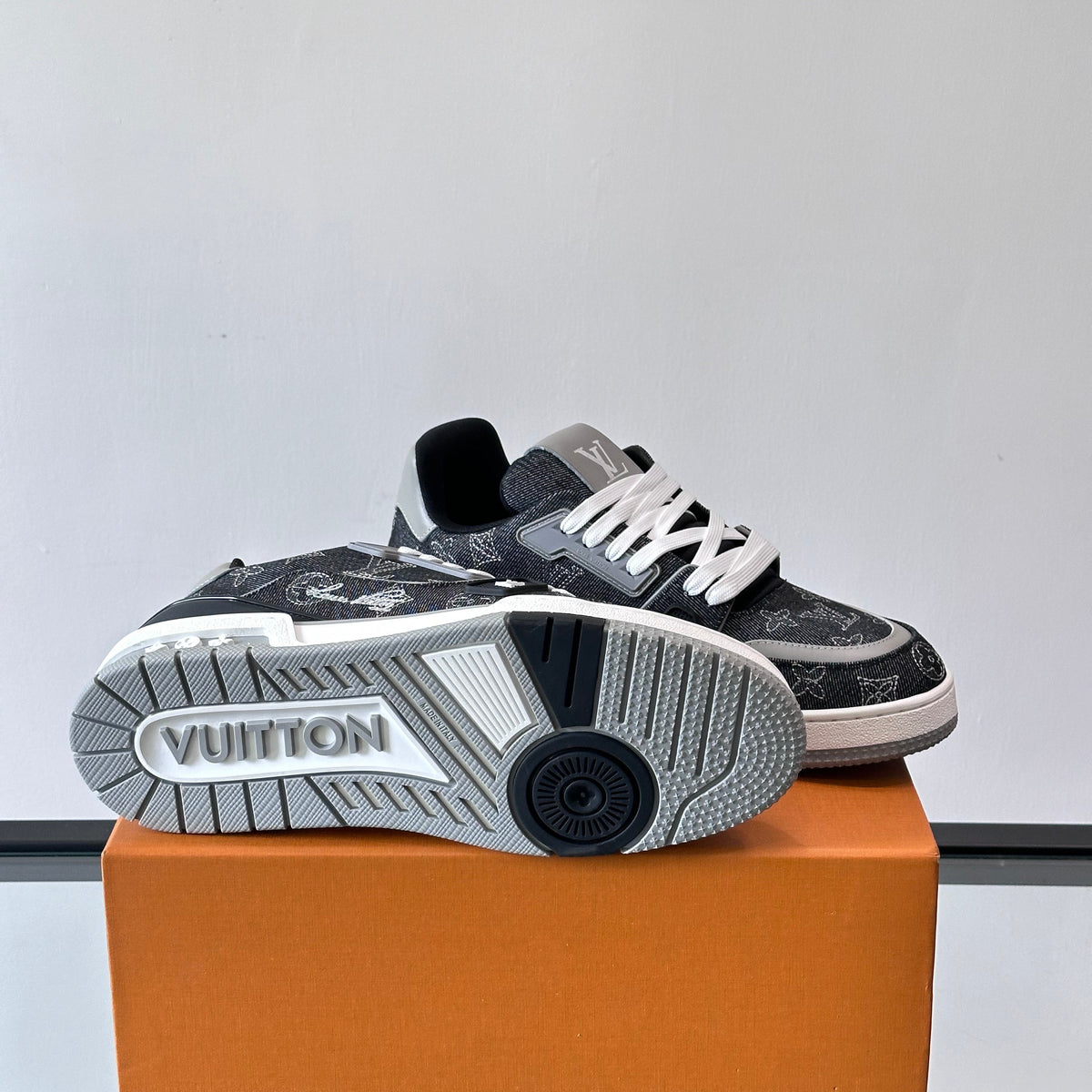 LOU TRAINERS ND