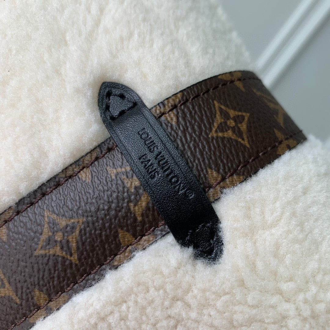 LOU POCHETTE MIA BAG