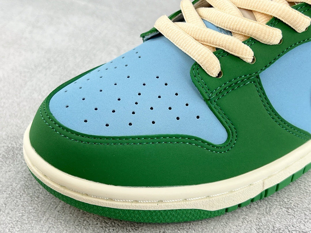 NIKE DUNK LOW