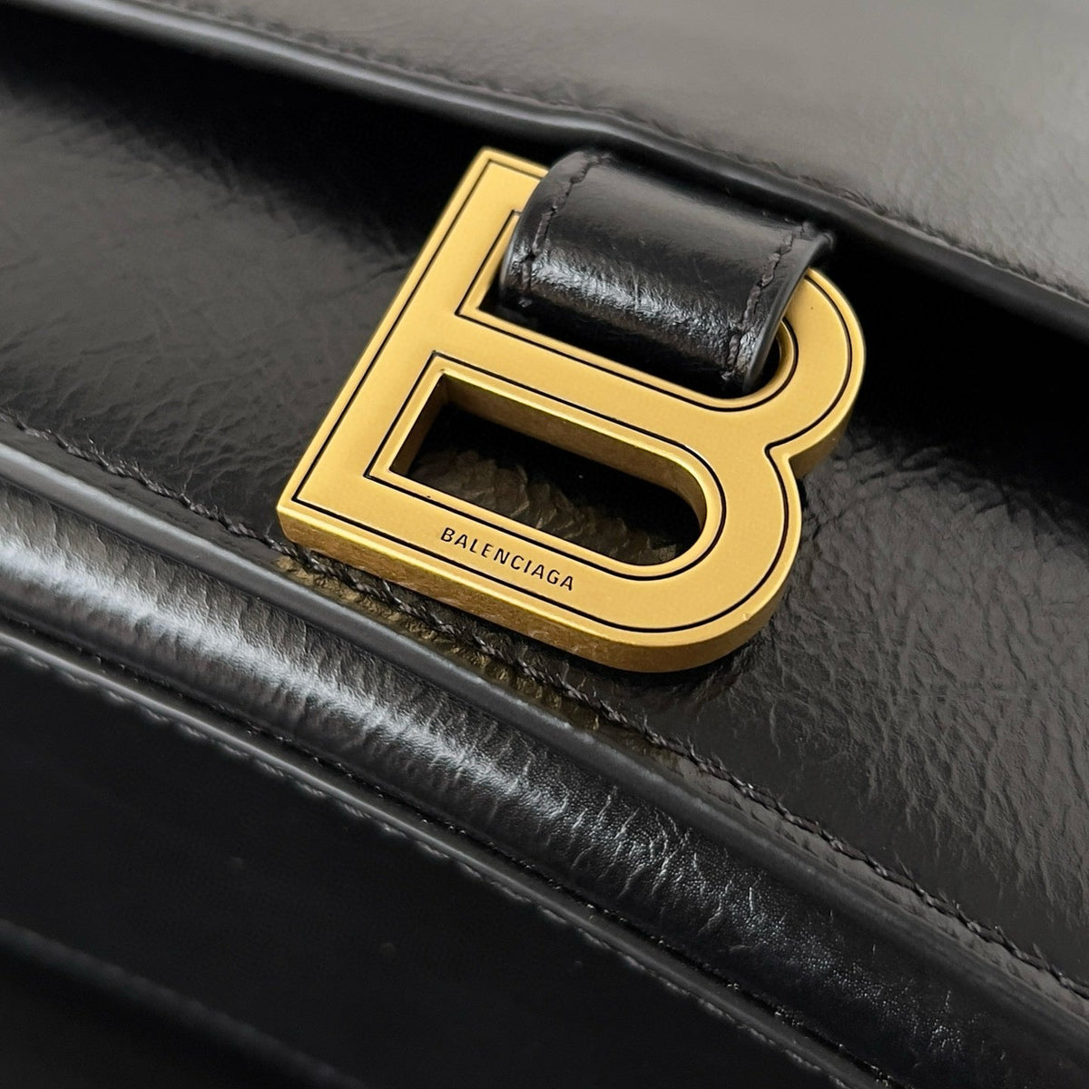 BAL MEDIUM CRUSH BAG