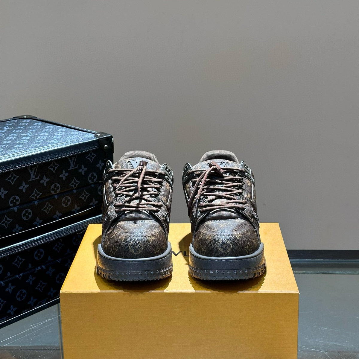 LOU TRAINERS