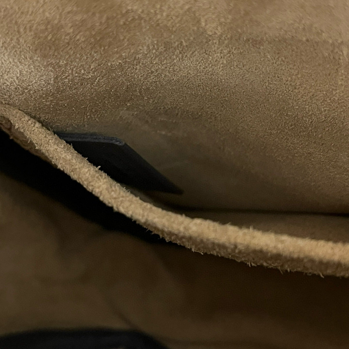 LOEW PEBBLE MESSENGER BAG