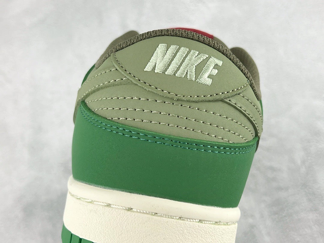 NIKE DUNK LOW